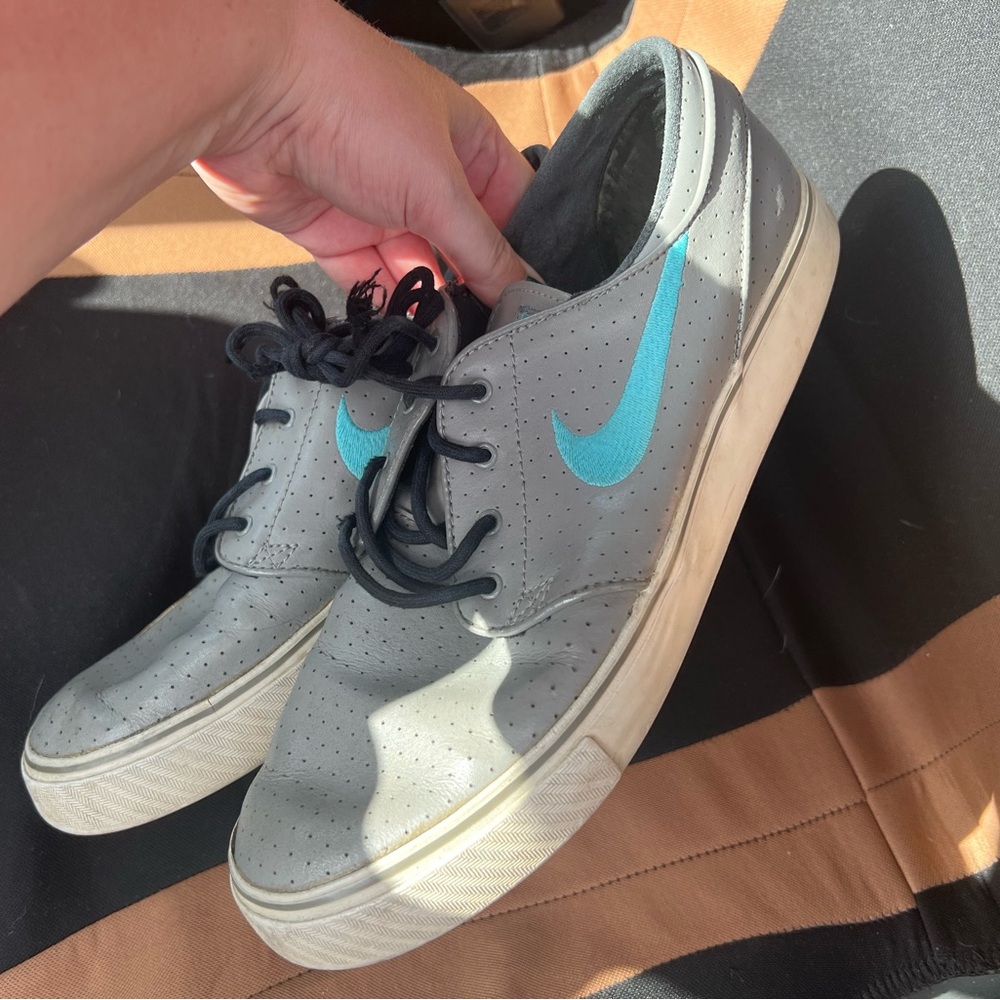 Nike Perforated Gray and Teal Casual Shoes